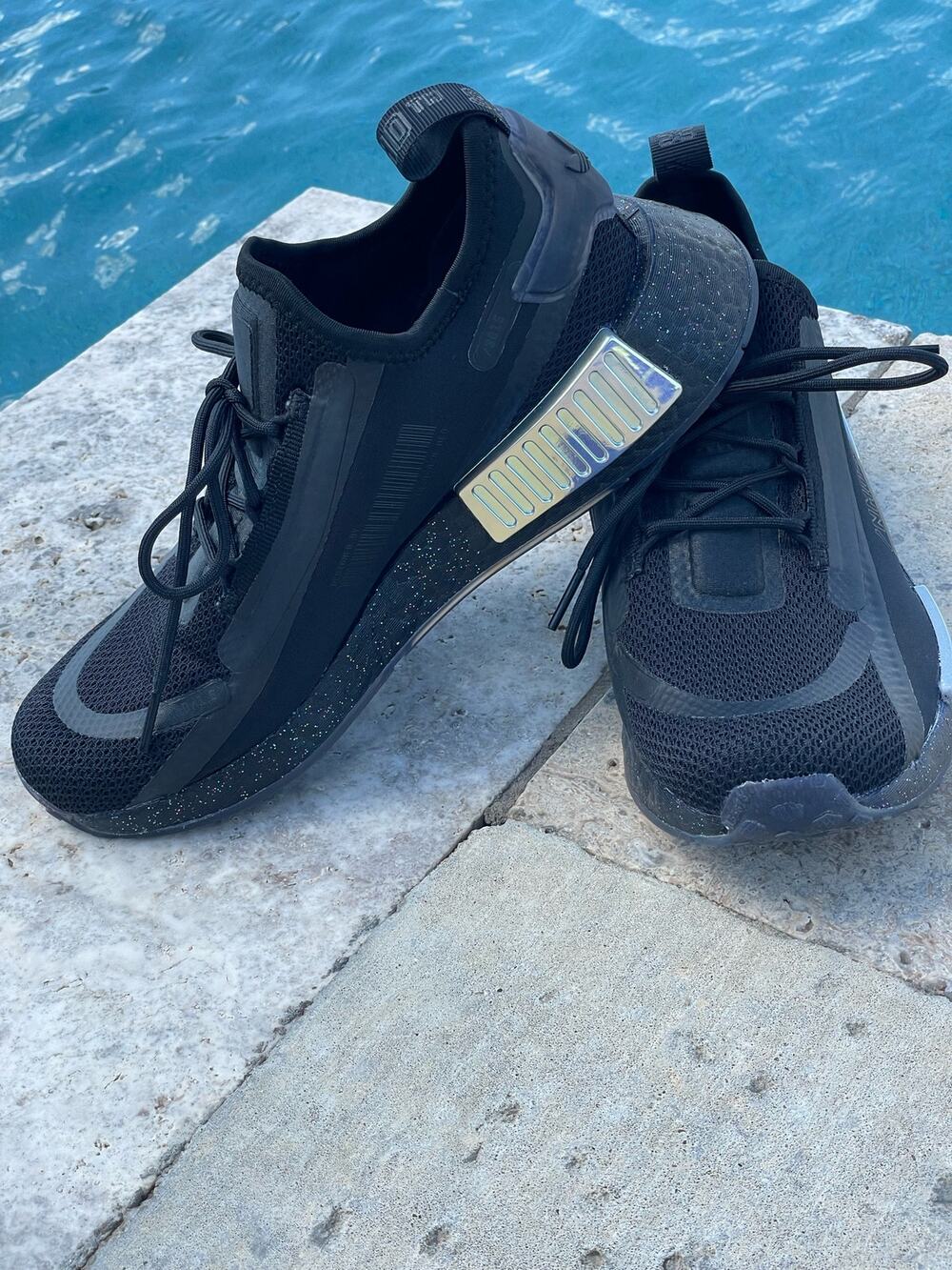 ADIDAS women's NMD_R1 Spectoo Blk Iridescent GZ9288 NWOB size 7.